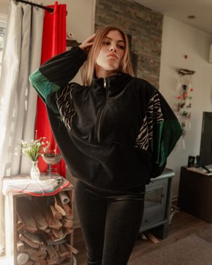 Buzos oversize medio cierre manga murciélago